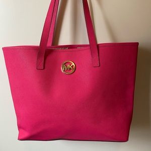 MK fuchsia tote.